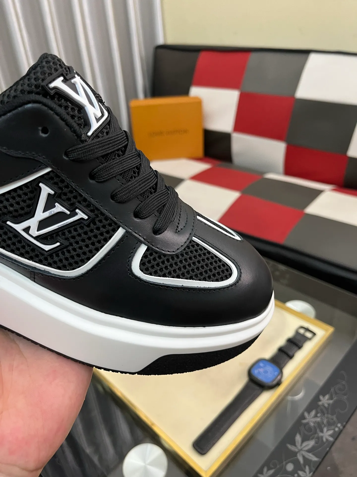 Men's shoes 💰458⌚️⌚️《Louis vuitton/LV Louis Vuitton》original quality.~ Unique modern style sneakers. 🏃A must-have casual shoe for trendy men😍😍 Original brand imported from Italy, imported original leather, cowhide lining (refuses to discolor and grind feet) sole: original sole provided by the original factory, French lazy style design ⚠️Fit to the feet, original quality, super comfortable original sole. Code number: 38-442️⃣Colors available